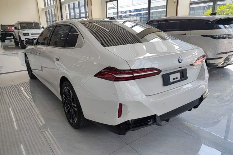 Used BMW 5 Series 2025 525Li M Sport Package Rear Left 45 Deg