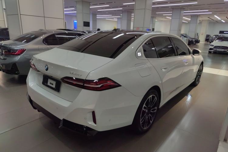 Used BMW 5 Series 2025 530Li Leading Model M Sport Package Rear Right 45 Deg