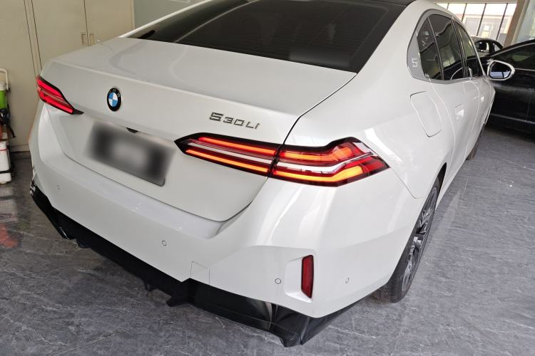 Used BMW 5 Series 2025 530Li Luxury Edition M Sport Package Rear Right 45 Deg