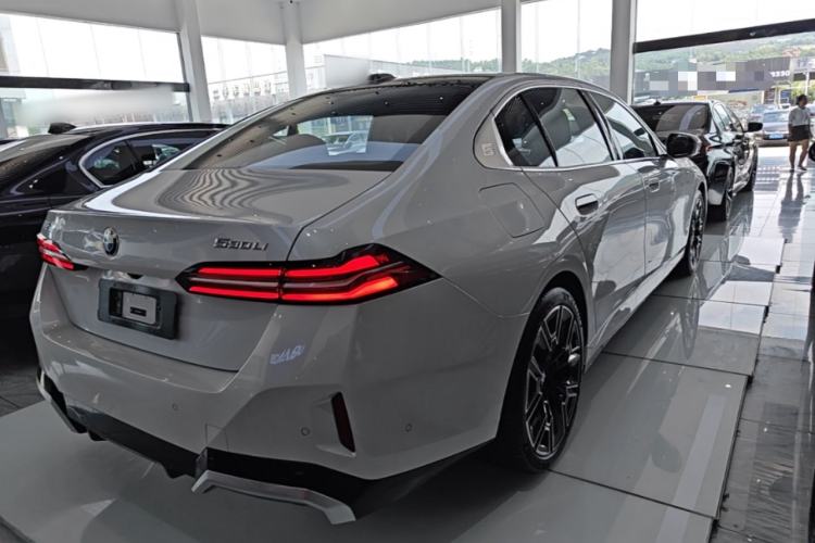 Used BMW 5 Series 2025 530Li Luxury Edition M Sport Package Rear Right 45 Deg