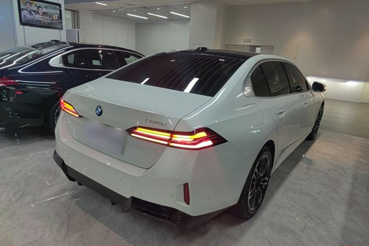 Used BMW 5 Series 2025 530Li Leading Model M Sport Package Rear Right 45 Deg