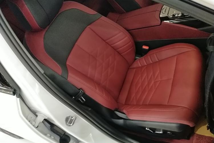 Used BMW 5 Series 2025 530Li Luxury Edition M Sport Package Right Front Seat