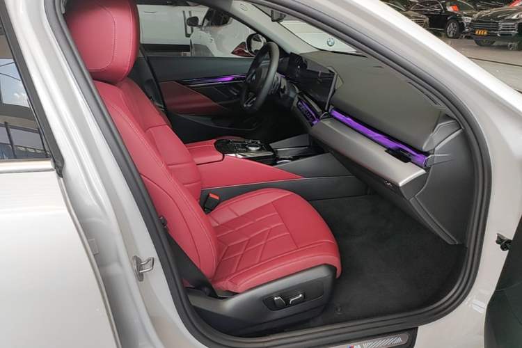 Used BMW 5 Series 2025 525Li M Sport Package Right Front Seat