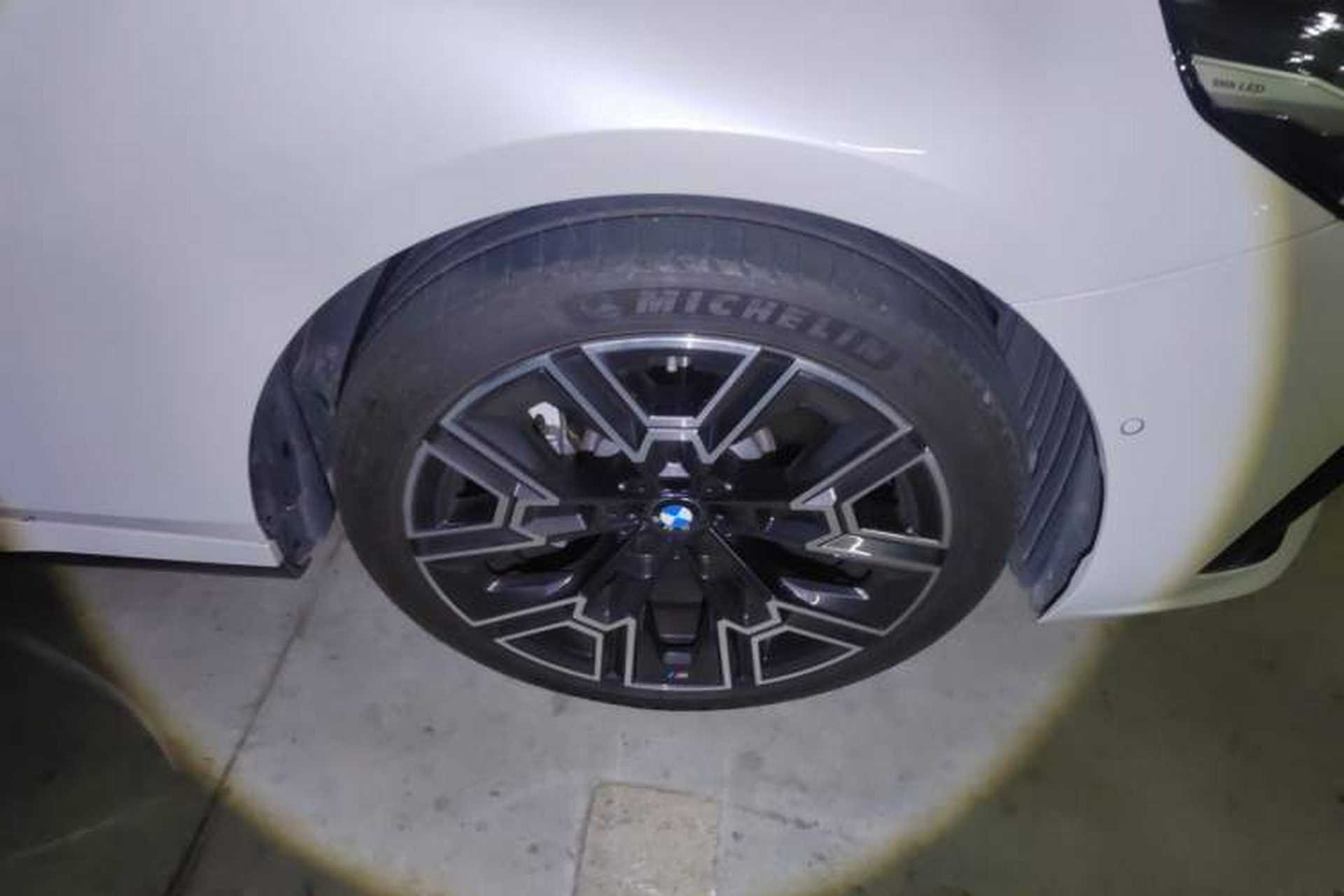 Used BMW 5 Series 2025 530Li Luxury Edition M Sport Package Right Front Wheel Hub