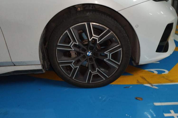 Used BMW 5 Series 2025 530Li Luxury Edition M Sport Package Right Front Wheel Hub