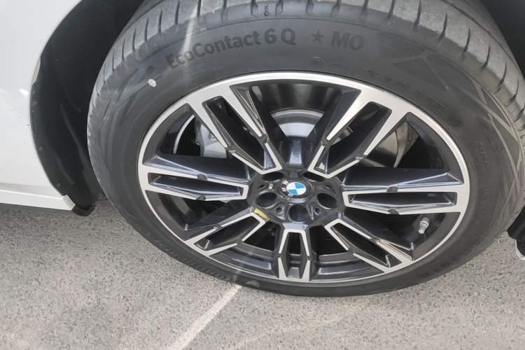 Used BMW 5 Series 2025 530Li Leading Model M Sport Package Right Front Wheel Hub