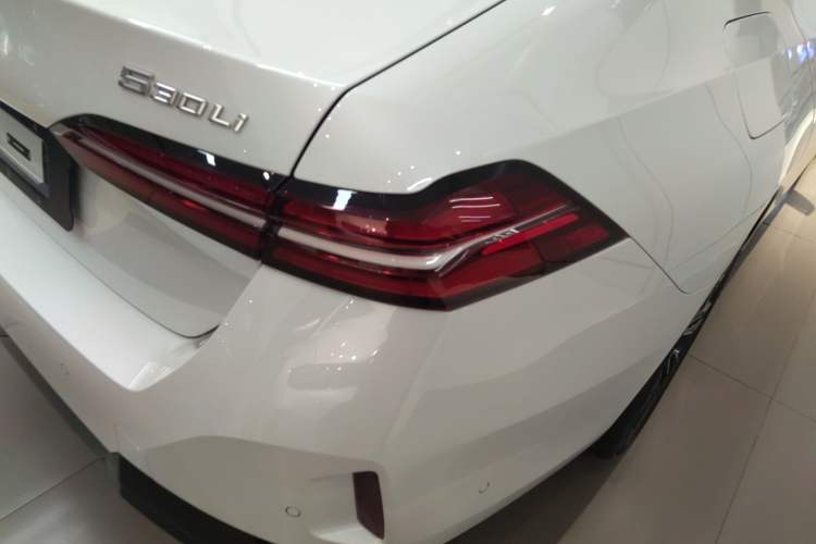 Used BMW 5 Series 2025 530Li Leading Model M Sport Package Right Rear Taillight