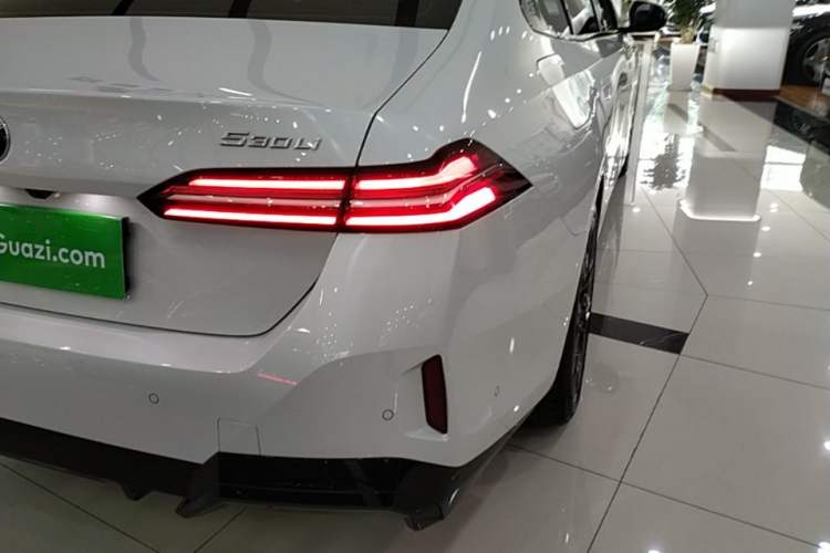 Used BMW 5 Series 2025 530Li Luxury Edition M Sport Package Right Rear Taillight