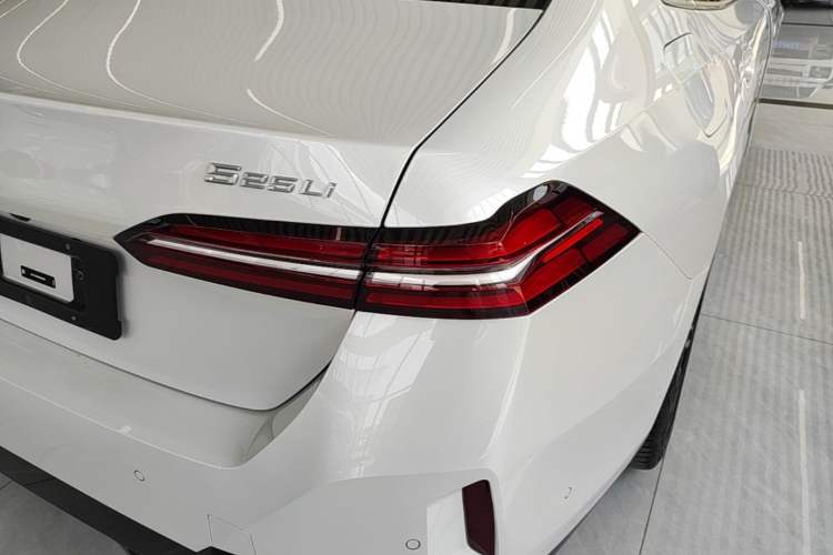 Used BMW 5 Series 2025 525Li M Sport Package Right Rear Taillight