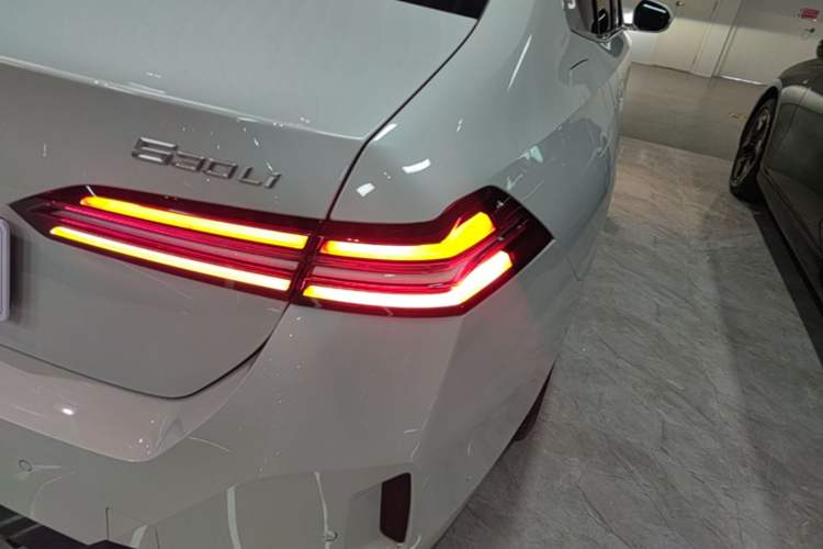Used BMW 5 Series 2025 530Li Leading Model M Sport Package Right Rear Taillight