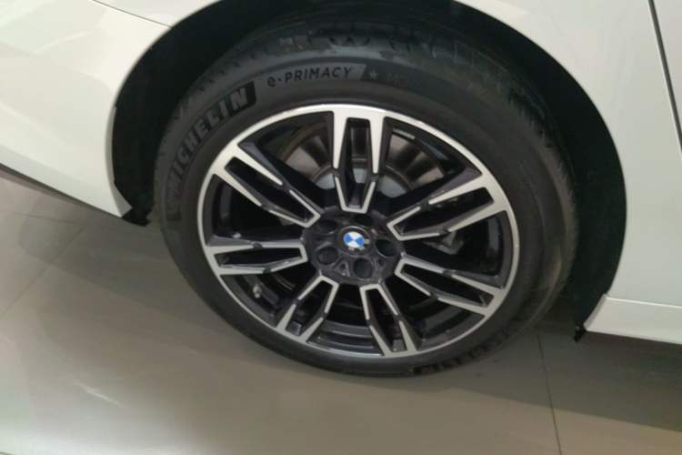 Used BMW 5 Series 2025 530Li Leading Model M Sport Package Right Rear Wheel Hub