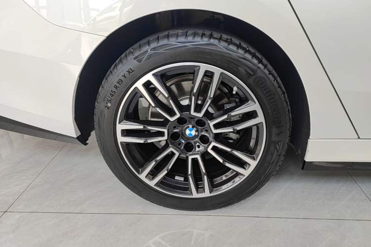 Used BMW 5 Series 2025 525Li M Sport Package Right Rear Wheel Hub