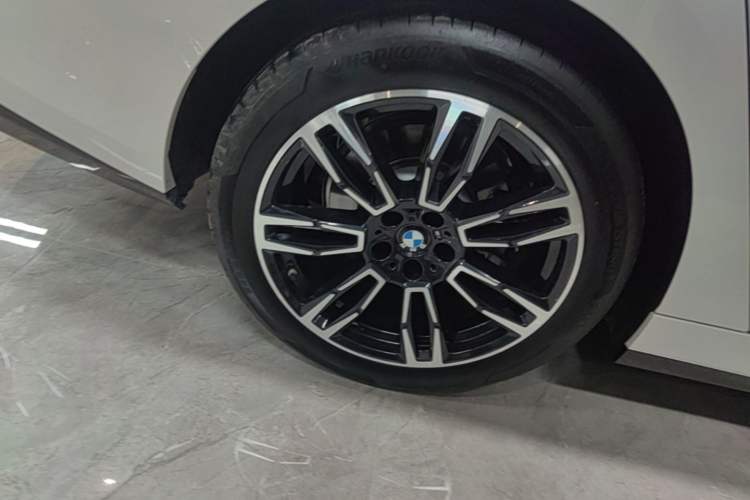 Used BMW 5 Series 2025 530Li Leading Model M Sport Package Right Rear Wheel Hub