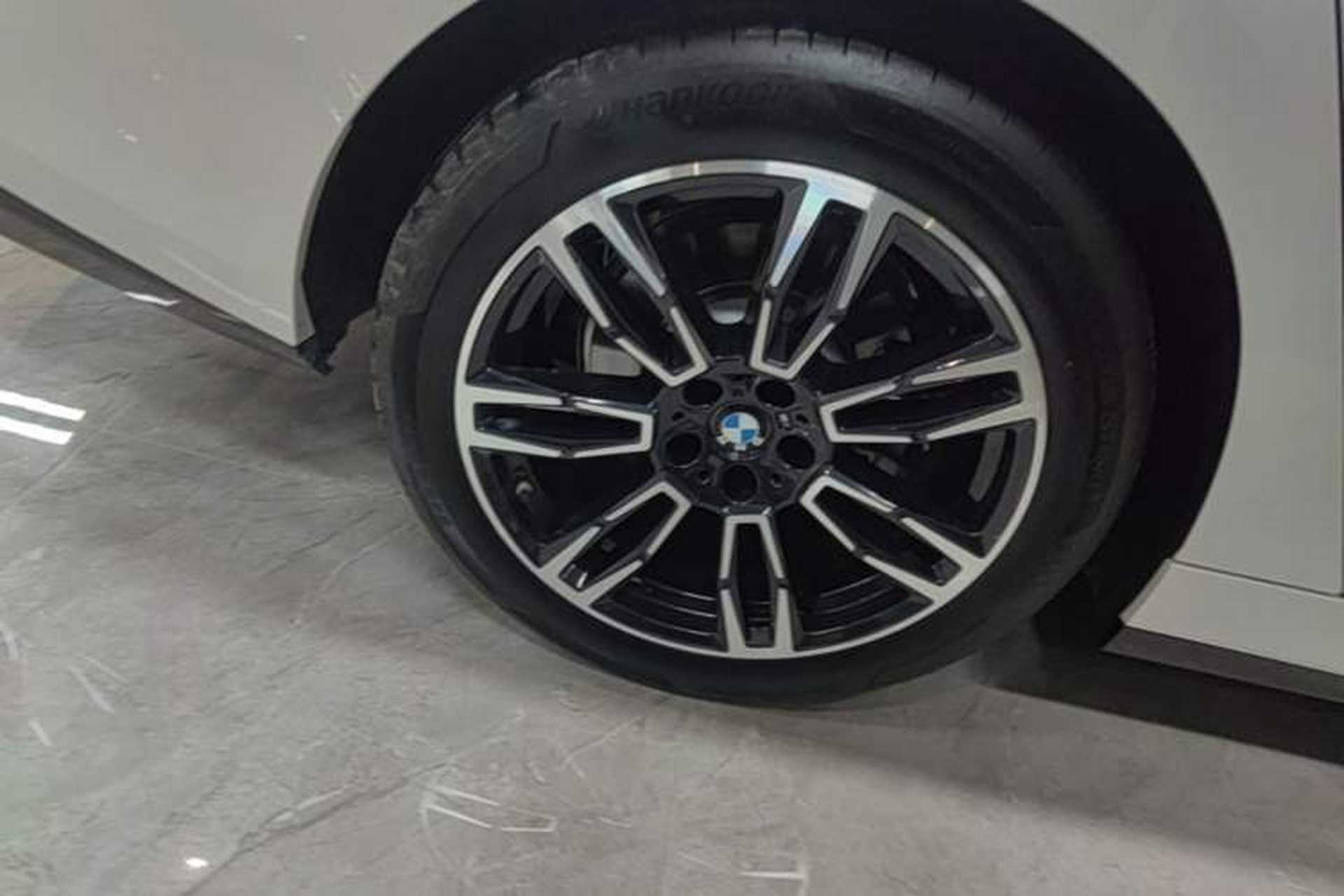 Used BMW 5 Series 2025 530Li Leading Model M Sport Package Right Rear Wheel Hub
