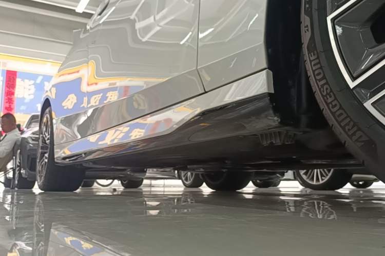 Used BMW 5 Series 2025 530Li Luxury Edition M Sport Package Right Side Sill