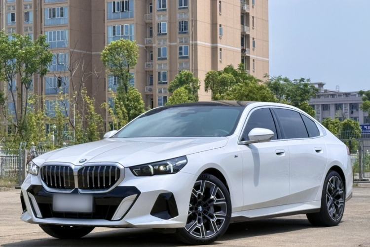 Ojetý BMW 5 Series 2025 530Li Luxury Edition M Sport Package Guazi used car, China used car export, Used car for sale, Used  cars, Cheapest cars for sale