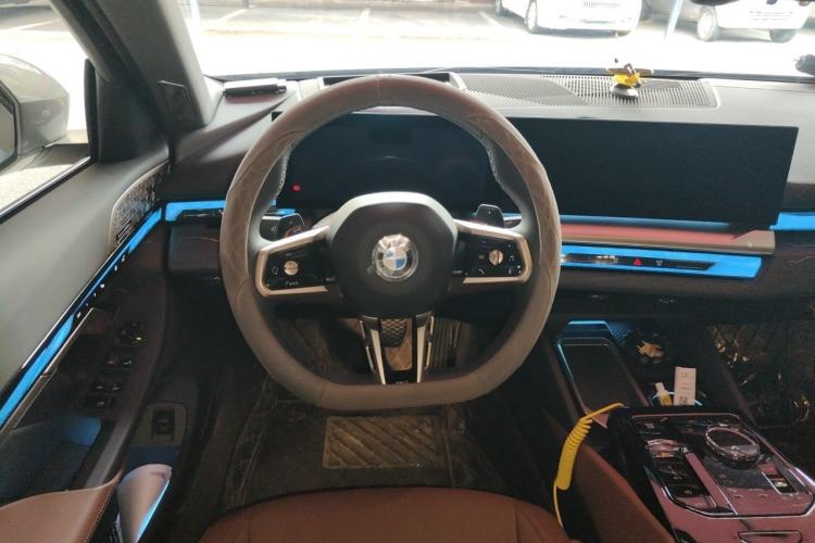 Used BMW 5 Series 2025 530Li Luxury Edition M Sport Package Steering Wheel
