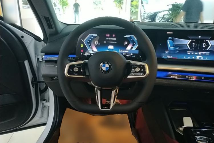 Used BMW 5 Series 2025 530Li Luxury Edition M Sport Package Steering Wheel
