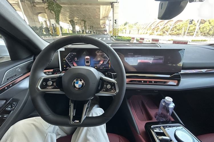 Used BMW 5 Series 2025 530Li Leading Model M Sport Package Steering Wheel