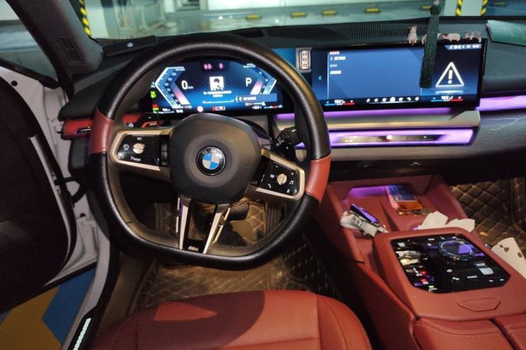 Used BMW 5 Series 2025 530Li Luxury Edition M Sport Package Steering Wheel