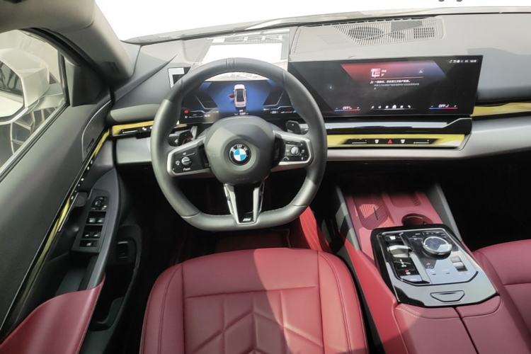 Used BMW 5 Series 2025 530Li Leading Model M Sport Package Steering Wheel