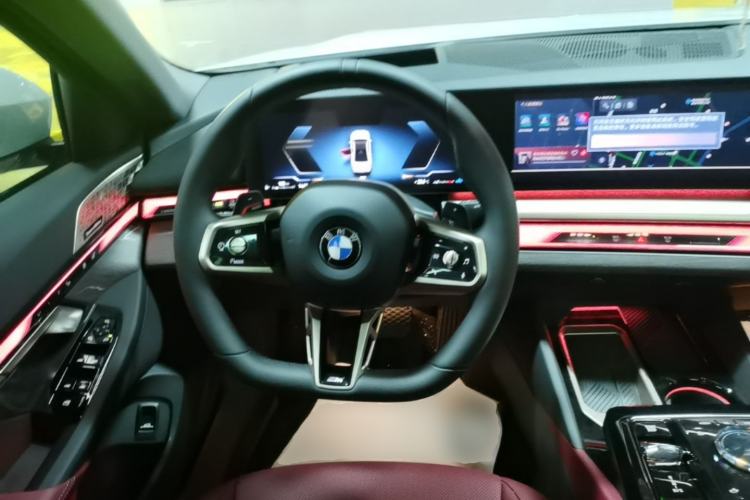 Used BMW 5 Series 2025 530Li Luxury Edition M Sport Package Steering Wheel