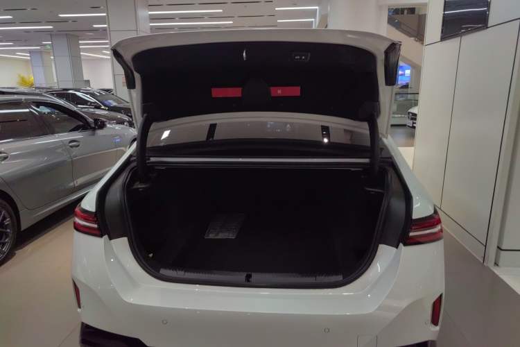 Used BMW 5 Series 2025 530Li Leading Model M Sport Package Trunk