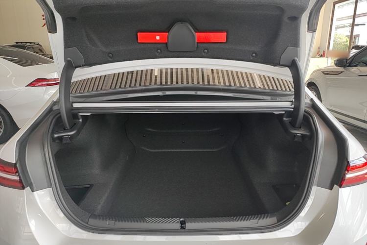 Used BMW 5 Series 2025 525Li M Sport Package Trunk