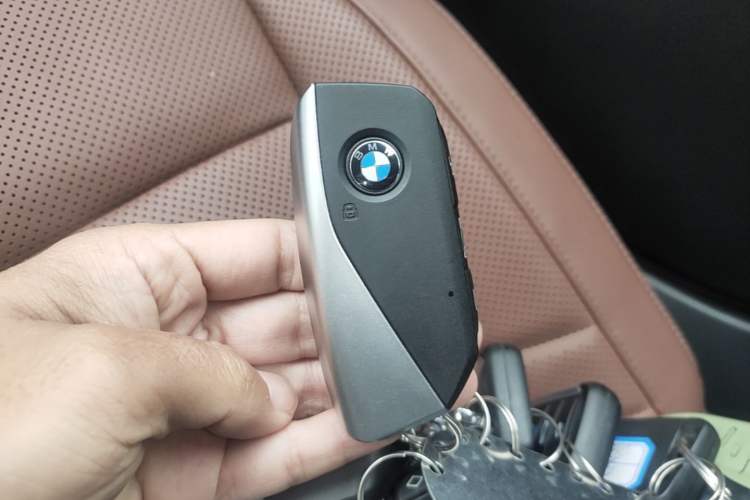 Used BMW 5 Series 2025 530Li Luxury Edition M Sport Package Vehicle Key