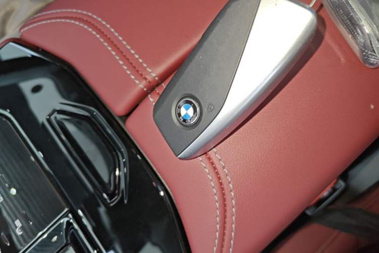 Used BMW 5 Series 2025 530Li Luxury Edition M Sport Package Vehicle Key