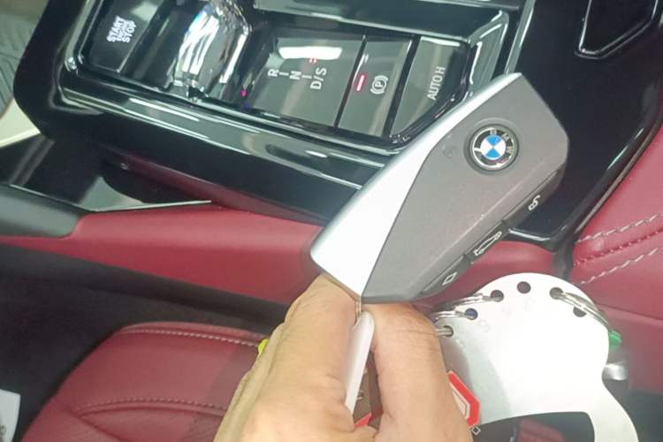 Used BMW 5 Series 2025 530Li Luxury Edition M Sport Package Vehicle Key