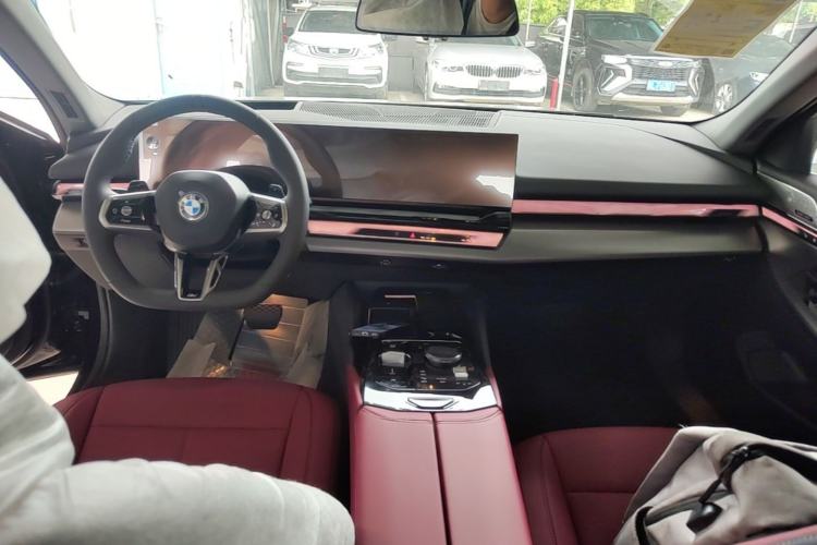 Used BMW 5 Series 2026 Facelift Model 530Li Leading Edition M Sport Package Center Console