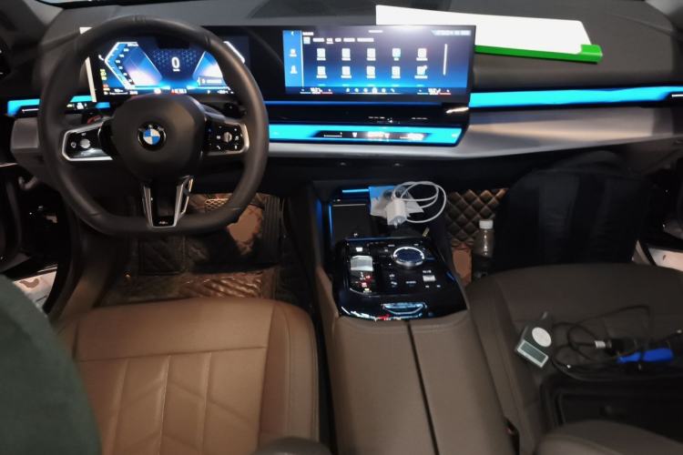 Used BMW 5 Series 2026 530Li Leading M Sport Package Center Console