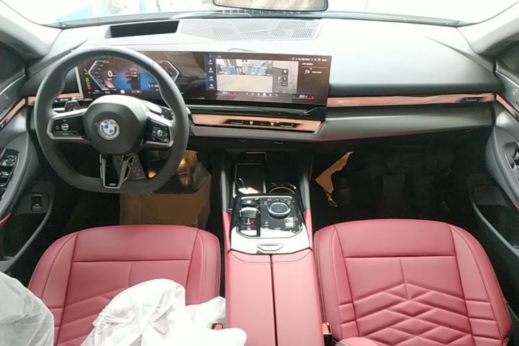 Used BMW 5 Series 2026 Facelift Model 530Li Leading Edition M Sport Package Center Console