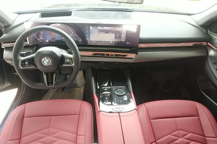 Used BMW 5 Series 2026 Facelift Model 530Li Leading Edition M Sport Package Center Console