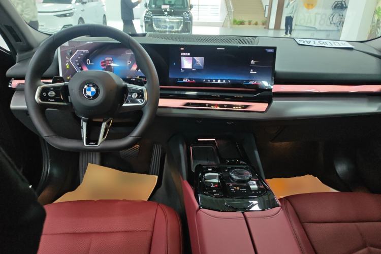 Used BMW 5 Series 2026 Facelift Model 530Li Leading Edition M Sport Package Center Console
