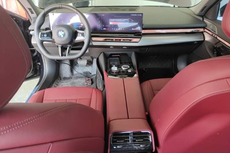 Used BMW 5 Series 2026 530Li Leading M Sport Package Center Console
