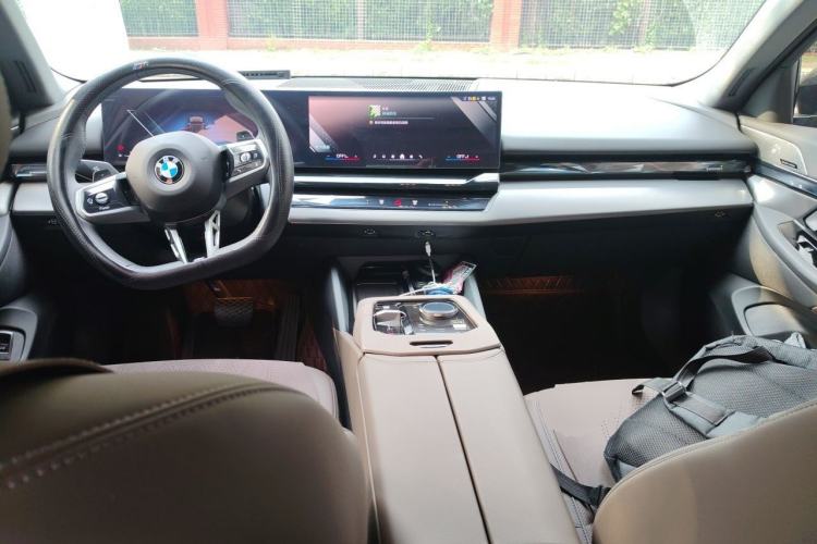 Used BMW 5 Series 2026 530Li Leading M Sport Package Center Console