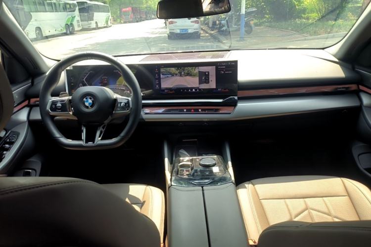 Used BMW 5 Series 2026 530Li Leading M Sport Package Center Console
