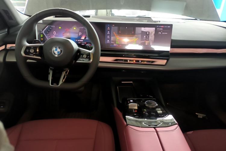 Used BMW 5 Series 2026 Facelift Model 530Li Leading Edition M Sport Package Center Console