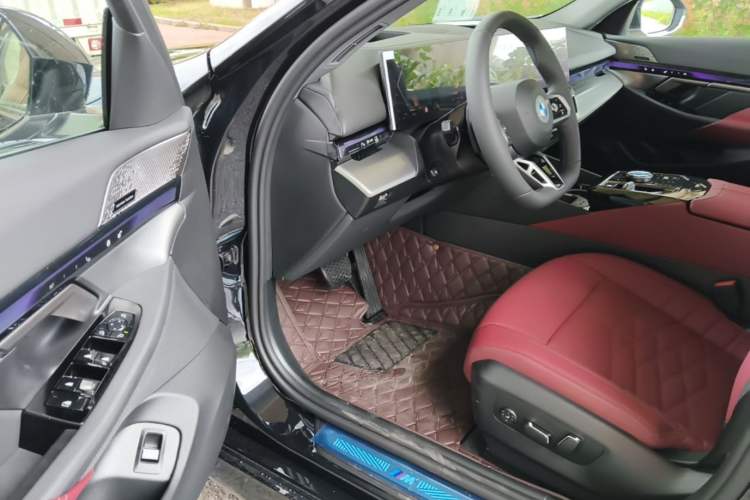 Used BMW 5 Series 2026 Facelift Model 530Li Leading Edition M Sport Package Driver Seat