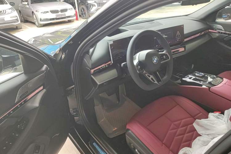 Used BMW 5 Series 2026 Facelift Model 530Li Leading Edition M Sport Package Driver Seat