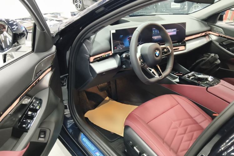 Used BMW 5 Series 2026 Facelift Model 530Li Leading Edition M Sport Package Driver Seat