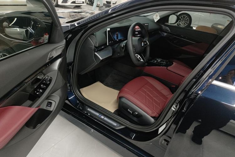 Used BMW 5 Series 2026 530Li Leading M Sport Package Driver Seat