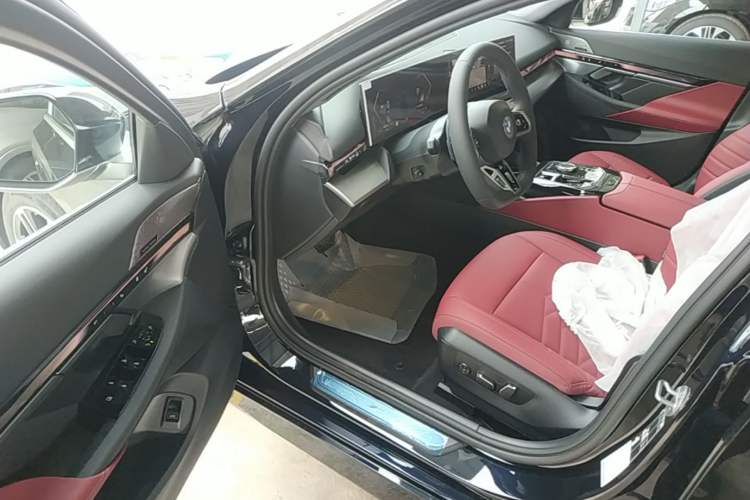 Used BMW 5 Series 2026 Facelift Model 530Li Leading Edition M Sport Package Driver Seat