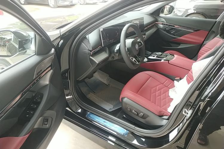 Used BMW 5 Series 2026 Facelift Model 530Li Leading Edition M Sport Package Driver Seat