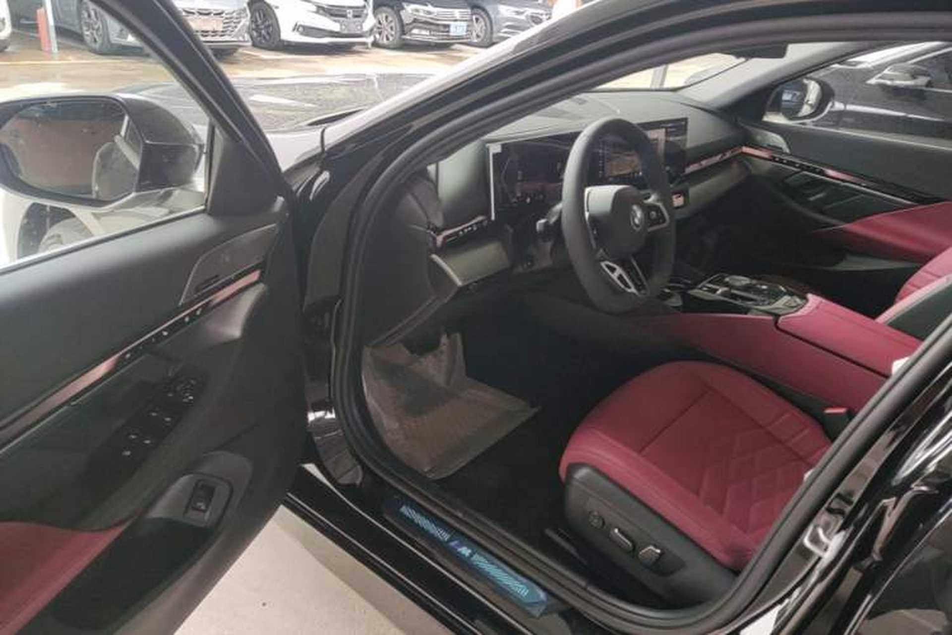 Used BMW 5 Series 2026 Facelift Model 530Li Leading Edition M Sport Package Driver Seat