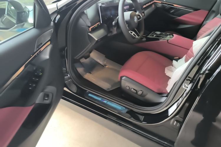 Used BMW 5 Series 2026 Facelift Model 530Li Leading Edition M Sport Package Driver Seat