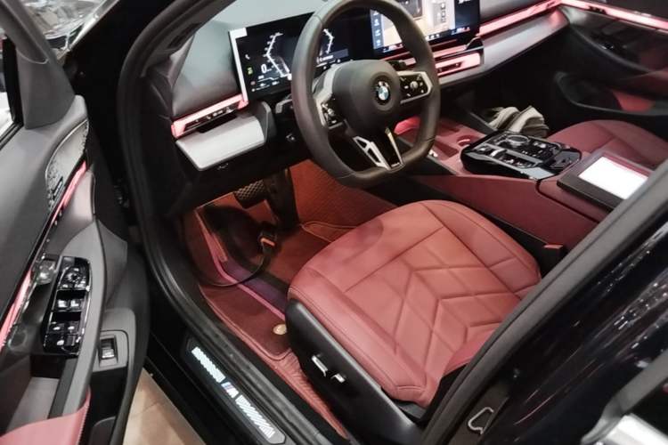 Used BMW 5 Series 2026 530Li Leading M Sport Package Driver Seat