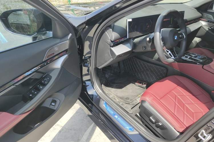 Used BMW 5 Series 2026 530Li Leading M Sport Package Driver Seat